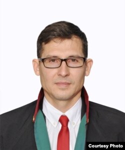 Энис Зияли.