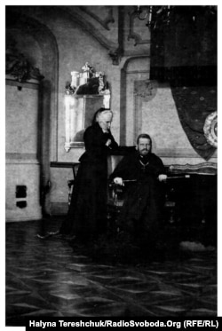 Андрей Шептицький з мамою