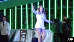 В 2013 году на 56-летие Бердымухамедова чествовала поп дива Дженифер Лопез