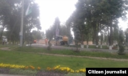 Суратни Озодликка юборган бўкаликнинг ёзишича, суратда Президентни кутиб олишга тайёргарлик ишлари акс этган.