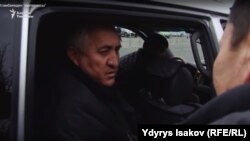 Жалил Атамбаев отвечает на вопросы корреспондента «Азаттыка» Ыдырыса Исакова. Фрагмент из расследования.