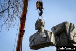 Феликс Дзержинскийдин эстелигин бузуу учуру. Запорожье, Украина. 10.03.2016