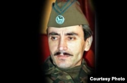 Джохар Дудаєв (1944-1996 р.р.), лідер Чеченської республіки Ічкерія. У віці 8 днів був разом із батьками депортований із Чечні до Казахстану. Генерал-майор авіації