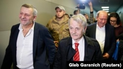 Ahtem Çiygoz ve İlmi Umerovnıñ Borispol halqara ava limanında qarşılap alınması, 2017 senesi oktâbr 27 künü