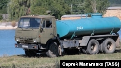 Підвезення прісної води у Криму. Архівне фото