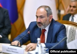 Никол Пашинян на саммите в Чолпон-Ате.