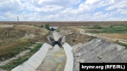 Канал для сброса воды с Тайганского водохранилища, август 2025 года