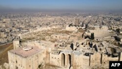 Наступ повстанців розпочався 27 листопада. 30 листопада сирійські військові підтвердили, що повстанці увійшли в Алеппо