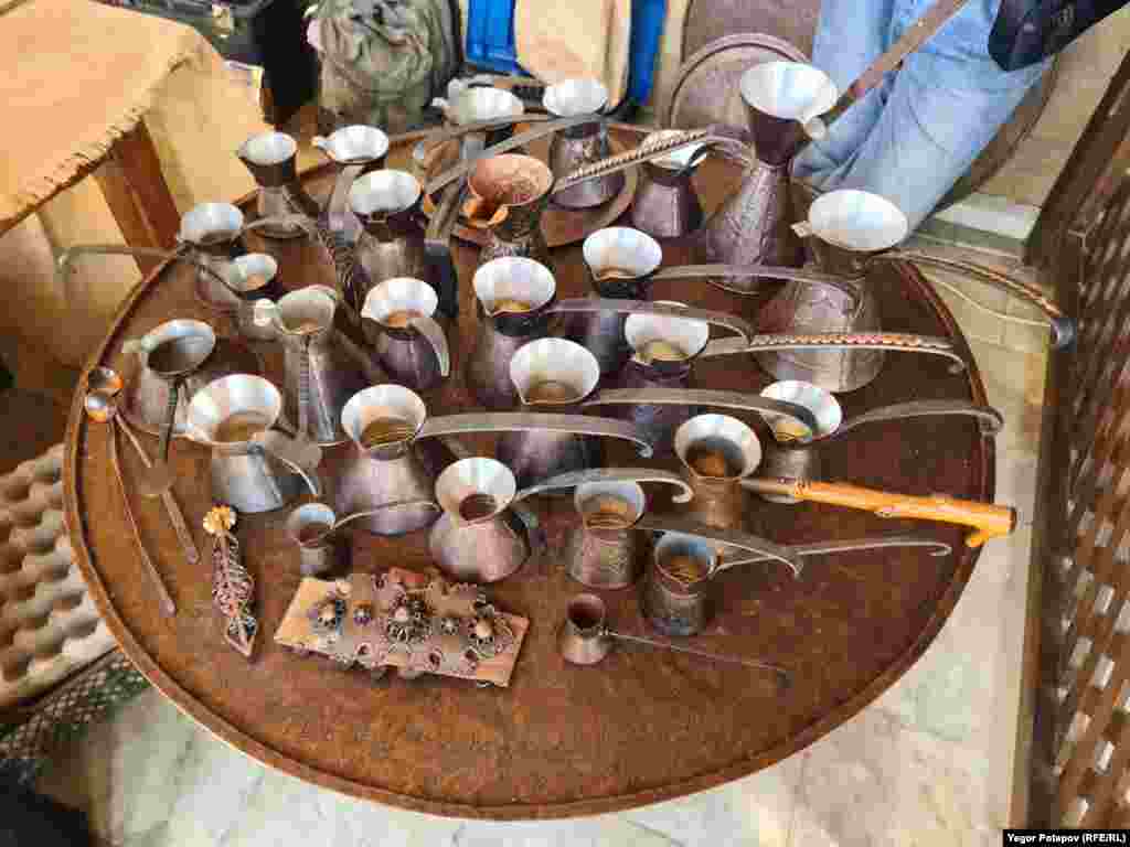 Стенди ремісників на фестивалі демонстрували красу та практичність кримськотатарських предметів побуту