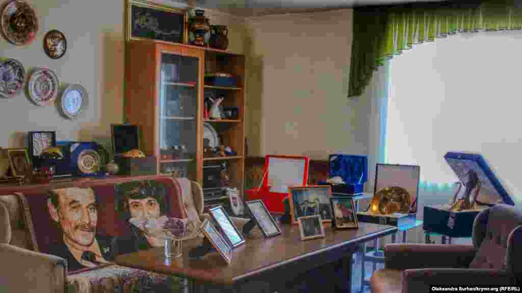 Cemilevniñ ev müzeyi - bu onıñ Bağçasaray eviniñ yuqarı qatında bir odadır