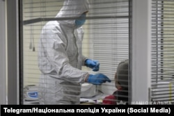 Забір біоматеріалів для ДНК-експертизи у родичів загиблих у Запоріжжі після удару по місту в грудні 2024-го