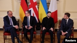 Прем'єр-міністр Великої Британії Кір Стармер, президент України Володимир Зеленський, президент Франції Емманюель Макрон та канцлер Німеччини Фрідріх Мерц зустрілися на Даунінг-стріт, 10, у Лондоні, Велика Британія, 8 грудня 2025 року