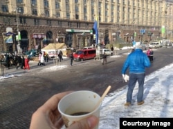 Офіс посольства Японії в Україні розташований неподалік Майдану Незалежності