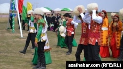 Празднование Новруза (архивное фото)  