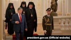 Петр Порошенко и Патриарх Константинопольской церкви Варфоломей