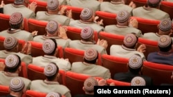 Illýustrasiýa suraty. Türkmenistan. Halk Maslahatynyň agzalary maslahata gatnaşýar. Arhiwden alyndy.