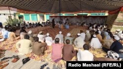 د مومندخېلو په جرګه کې مشرانو، ځوانانو او سياستوالانو ګډون کړی دی.