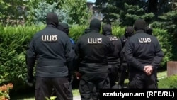 Armenia - Masked officers of the National Security Service try to raid the Mother See of the Armenian Apostolic Church, Echmiadzin, June 27, 2025