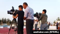 Türkmen TW-siniň işgärleri iş wagtynda. Lebap. Arhiw suraty