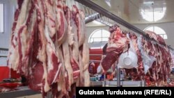 Бишкек шаарындагы "Ош базарынын" эт бөлүмү.