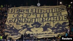 Перформанс фанатов «Кайрата» на матче против «Реала», в переводе означающий: «Потомки Золотой Орды»