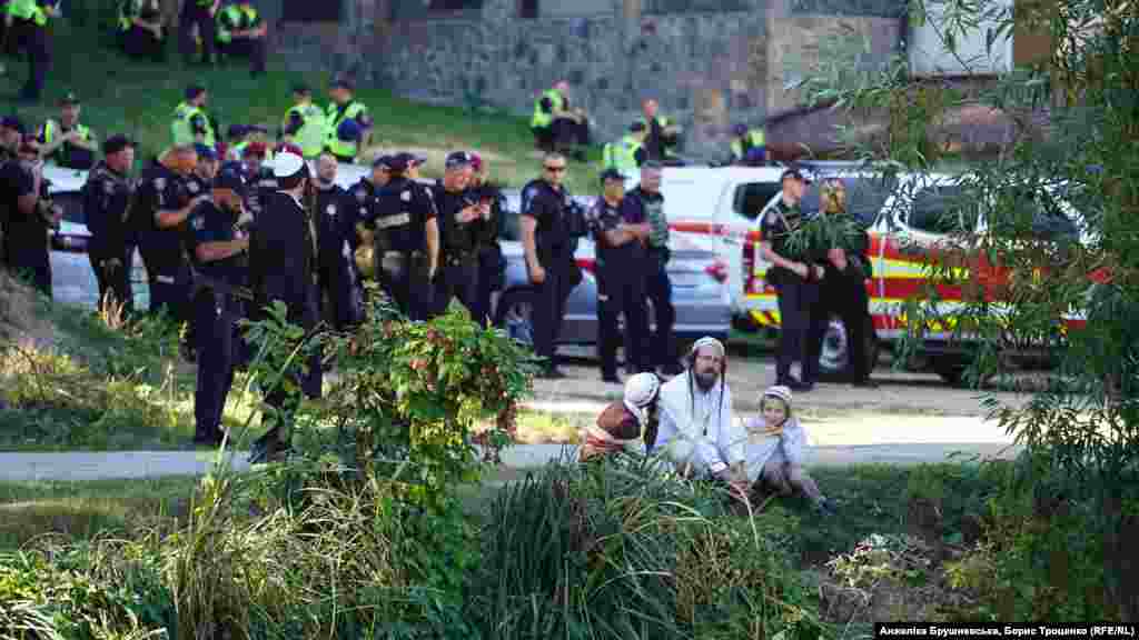 Во время празднования в Умани работал сводный отряд из сотрудников разных служб: оперативников, следователей, патрульной полиции, батальона полиции особого назначения, кинологов, взрывотехников, спасателей, Нацгвардии и других