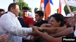 Armenia - Prosperous Armenia Party leader Gagik Tsarukian greets supporters during an election campaign rally in Yerevan, June 17, 2021. 