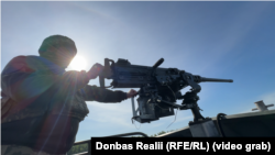 Військовослужбовець з позивним «Лисий» біля кулемета Browning M2