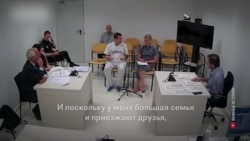 Чиновники, чиновницы, а также их родители 