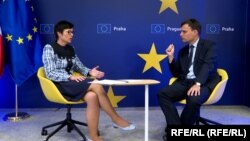 Під час інтерв'ю Рікарда Юзвяка з Мартою Кос, комісаркою ЄС з питань розширення. Прага, 28 квітня 2025 року