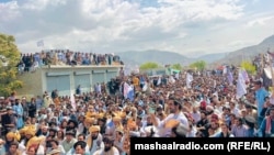 د واڼه په پرلت کې د سیمې ګڼ اوسېدونکي ګډون کوي - د جولای ۱۶مې انځور.