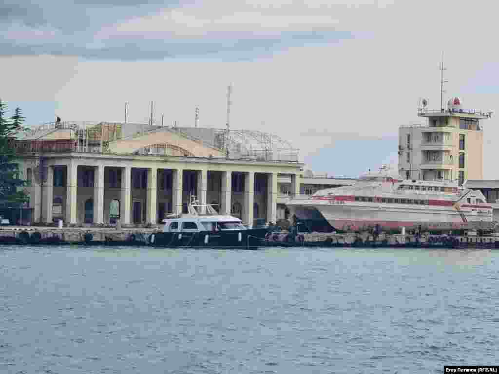 Морський порт Ялти