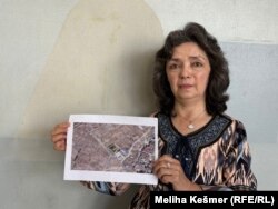 Kalbinur Sidik pokazuje lokaciju jednog od dva kampa u kojima je bila primorana raditi kao "učiteljica" kineskog jezika.