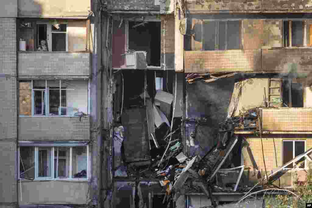 Житловий будинок зазнав значних руйнувань. Тут знайшли загиблими матір і немовля