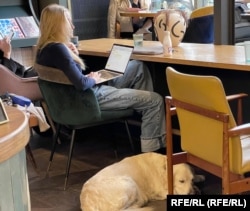 В книжном магазине "Подписные издания"