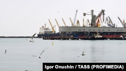 Вид на порт Туапсе. Россия, архивное фото