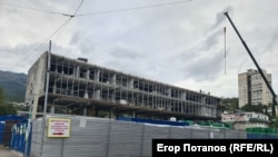 Блиск і злидні жовтневої Ялти (фотогалерея)