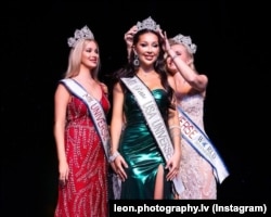 Момент оголошення преможниці. Андріана Пущак в центрі фото