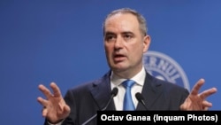 Ministrul Alexandru Nazare, la o conferință de presă susținută la guvern în luna august.