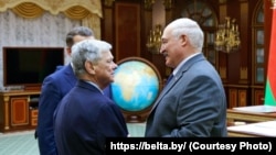 Аляксандар Лукашэнка сустрэўся з прадстаўніком прэзыдэнта ЗША па Беларусі Джонам Коўлам. Менск, 12 сьнежня 2025