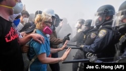 Лос-Анжелес шаарында мыйзамсыз мигранттарды жапырт кармоого каршы тутанган нааразылык акциялар