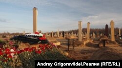 Казан зиратларының берсендә яңа каберләр