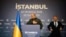 Секретар РНБО Рустем Умеров (поcередині) під час пресконференції за підсумками зустрічі української та російської делегацій у Стамбулі, Туреччина, 23 липня 2025 року