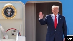 Дональд Трамп во время одного из официальных визитов