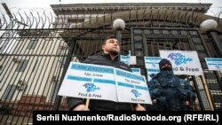 “Ceza – zaman meselesidir”: Qırımdaki mecburiy ğayıp olmalarğa qarşı aktsiya (fotogalereya)