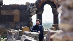 «Զազրելի բարքեր ու բարձիթողի կանոններ». Տեր Արամ քահանան քննադատում է եկեղեցական բարձրաստիճաններին