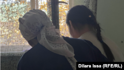 Санитарлардан зорлық көрген жәбірленушінің бірі. 