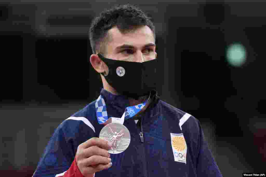 27-летний Маргвелашвили выиграл серебряную медаль в весовой категории до 66 кг.