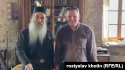 Афонський монах Лука, який писав Томос для України, з журналістом Радіо Свобода Ростиславом Хотиним