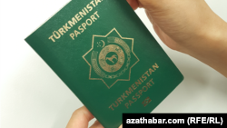 Биометрический паспорт гражданина Туркменистана (иллюстративное фото)